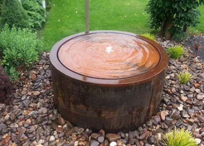 תכונת מים פלדה חלודה